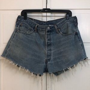 *SOLD* Great Condition Levi’s Denim Shorts Size XL/12-14